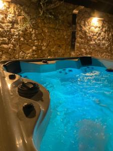 Bazén v ubytování Le Dimore di Mariuccia Relax & SPA nebo v jeho okolí