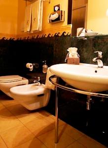 a bathroom with a sink and a toilet at Locanda A Cà Du Gigante in Monterosso al Mare