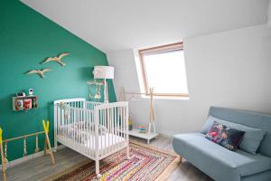 Postel nebo postele na pokoji v ubytování Duplex standing et confort - Baby ready - 2 minutes de la plage Anse Mitan