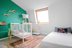 Postel nebo postele na pokoji v ubytování Duplex standing et confort - Baby ready - 2 minutes de la plage Anse Mitan
