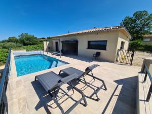 Bazén v ubytování Villa "Le B" - Vue Exceptionnelle - Piscine Privée - Climatisation nebo v jeho okolí