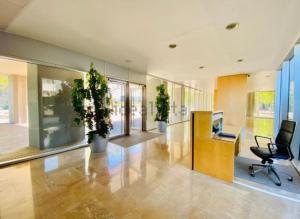 an office with potted plants and a desk and chair at Espectacular piso cerca de la playa in Barcelona +9 photos