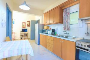 A kitchen or kitchenette at Kaminaki Beachfront Apartments