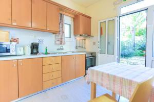 A kitchen or kitchenette at Kaminaki Beachfront Apartments