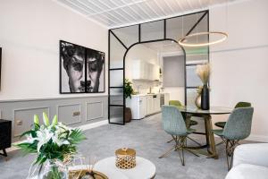 Гостиная зона в Mavrogenous Luxury Apartments