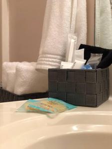 a black basket sitting on top of a bathroom sink at 1 mi to Dollywood mins to all attractions & GSMNP in Sevierville