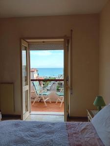 a bedroom with a view of the ocean from a balcony at Casa dei miei in Sperlonga