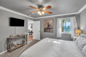 Ένα ή περισσότερα κρεβάτια σε δωμάτιο στο Nash Star Private Condo - 2bed, 2bath, Sleep 6, 25 Min Walk To Broadway And All Nashville Attractions, Pool, Gym +33 φωτογραφίες