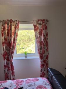 a bedroom with a window with curtains and a bed at Mountain View 