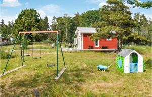 Herní místnost nebo prostor pro děti v ubytování Nice Home In Hammarö With Kitchen
