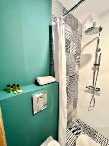 Łazienka w obiekcie "Ku Słońcu" -Pokoje& Apartamenty - Jastrzębia Góra