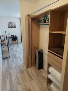 a closet with a door open in a room at Appartement équipé proche aéroport et gare in Beauvais