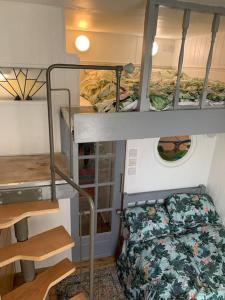 a small room with two bunk beds and a desk at One bedroom apartment in heart of brighton in Brighton & Hove