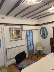 a room with a chair and a picture on the wall at One bedroom apartment in heart of brighton in Brighton & Hove