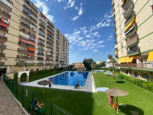 The swimming pool at or close to Apartamentos Naciones Playa, Santa Ana Beach