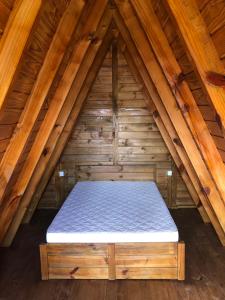 an overhead view of a bed in a wooden attic at RECANTO VERDES VALES in Palhoça +31 photos
