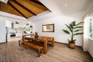 a dining room with a table and a plant at Casa Serendipity in Playa Grande