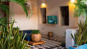 a room with potted plants on a checkered floor at La Puerta Azul in Santa Marta
