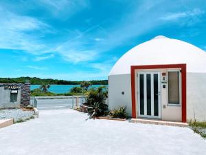 TerumaにあるDome Planet Ocean's Seven / Vacation STAY 73132の白い小さなドームの建物