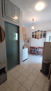 A kitchen or kitchenette at Alexander Apartments Nea Koutali