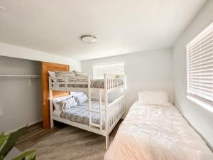 a bedroom with two bunk beds and a bed at Venice house 5 minutes from the Beach in Venice