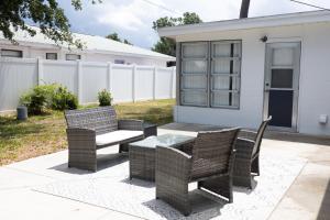 a patio with a table and chairs and a fence at Venice house 5 minutes from the Beach in Venice