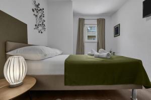 Giường trong phòng chung tại Rafael