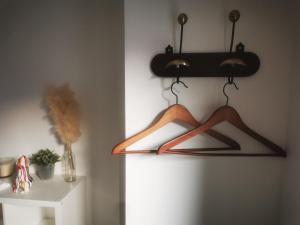 a pair of wooden hangers hanging on a wall at Appartement Indépendant à Terrerort in Saumur