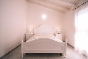 Ένα ή περισσότερα κρεβάτια σε δωμάτιο στο Luxury New Villa in LaCaletta 1 min from the Beach