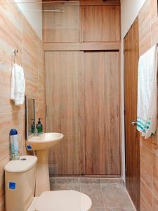 Hermosa y amplia habitación - Baño privado tesisinde bir banyo