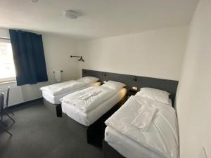 Postel nebo postele na pokoji v ubytování Zzzimple - Staffless & Self Check-In