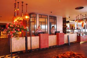 two women standing at the counter of a restaurant at Van der Valk Hotel Nuland - 's-Hertogenbosch in Nuland