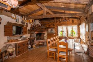 a dining room with a table and a fireplace at Apartmani Miš Rab in Palit