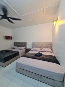 Postel nebo postele na pokoji v ubytování D'Impiana Riverview Chalet # Lenggong