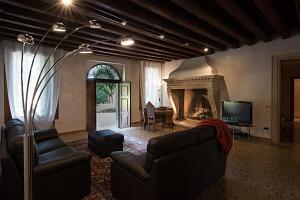 TV/trung tâm giải trí tại Villa Curti