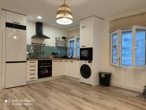 Nhà bếp/bếp nhỏ tại New! Arbeyal beach apartment