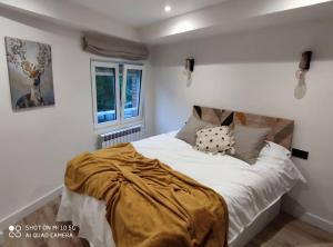 Giường trong phòng chung tại New! Arbeyal beach apartment