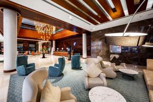 Loungen eller baren på Holiday Inn Baku, an IHG Hotel