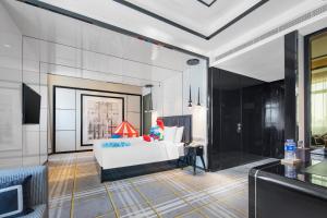 Een bed of bedden in een kamer bij Minimax Hotel Shanghai Songjiang