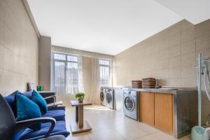 Een keuken of kitchenette bij Minimax Hotel Shanghai Songjiang