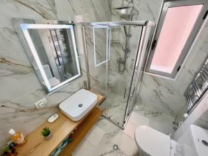 Kúpeľňa v ubytovaní Bianca Beach Apartment + 37 fotografií
