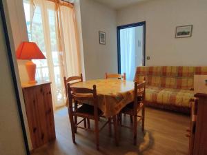 Χώρος καθιστικού στο Appartement 2 pièces au centre de Cauterets - FR-1-234-148