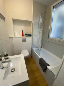 a bathroom with a sink and a tub and a toilet at Studio Papillon en plein cœur de ville in Saint-Omer +15 photos