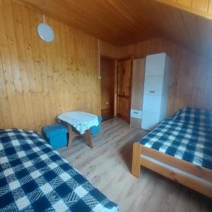 Postel nebo postele na pokoji v ubytování Pokoje Gościnne u Huberta + 10 fotografií