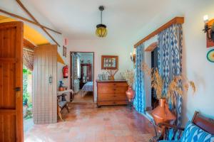 a hallway with a room with a dresser and a mirror at Bonavista (Batle De Bonavista) in Felanitx +12 photos