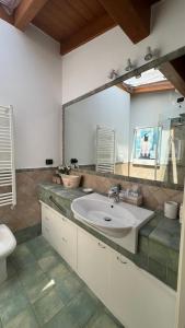 a bathroom with a sink and a mirror at Le Corti di Legnano UNO Monolocali centralissimi in Legnano