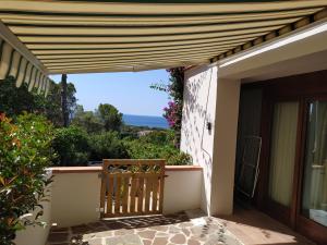 awning over a balcony with a view of the ocean at Tra mare e bosco nella splendida Quercianella in Quercianella