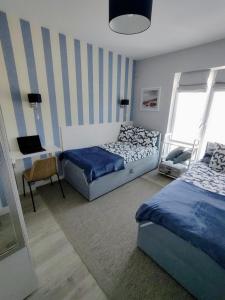 Katil atau katil-katil dalam bilik di Luksusowy Apartament Stella - Port Krynica Morska