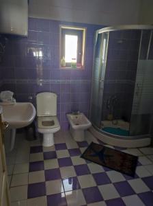 Ein Badezimmer in der Unterkunft Noor Apartment