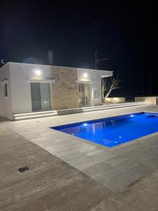 Πισίνα στο ή κοντά στο Walnut Cozy House